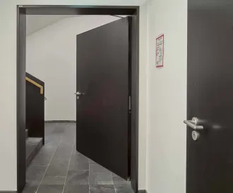 drzwi obiektowe ze stali