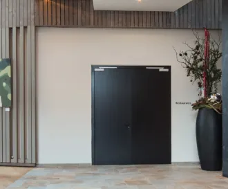 drzwi obiektowe ze stali